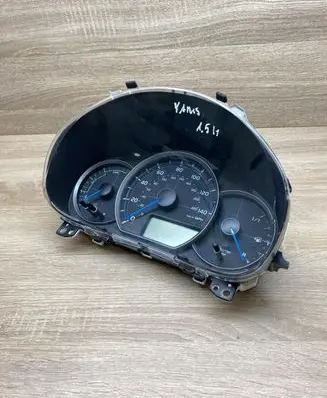 Toyota Yaris Speedometer (instrument cluster) 838000DT80 MB1575507744