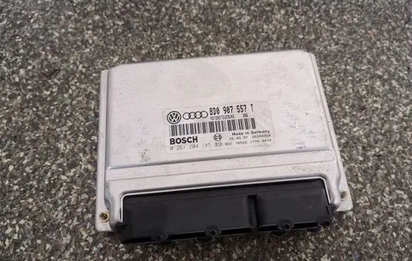 Audi A4 S4 B5 8D Engine control unit/module 8D0907557T 0261204185