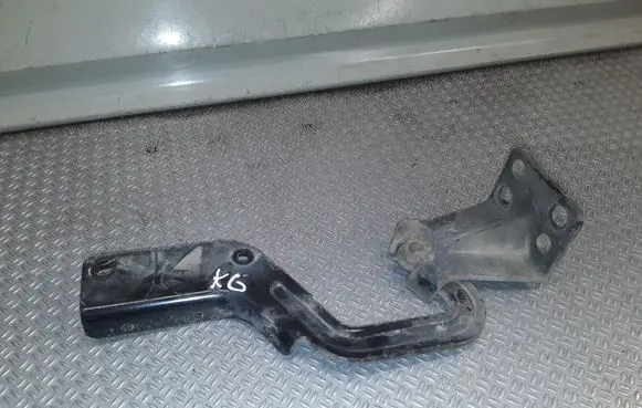 Mitsubishi Outlander Tailgate hinge 