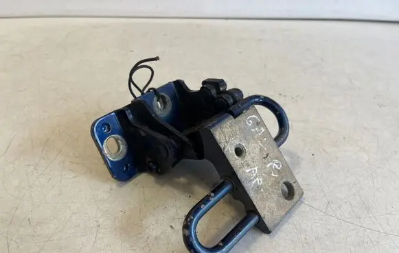 Volkswagen Touareg I Rear door lower hinge 7L0833412