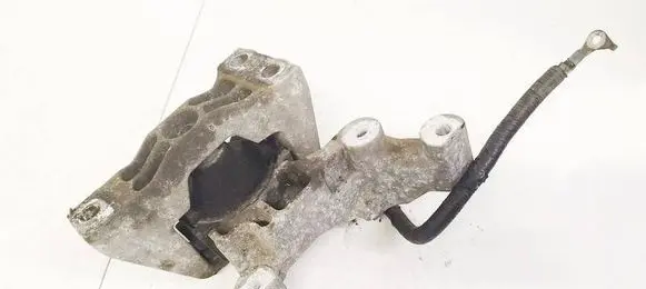 Nissan Juke I F15 Engine mount bracket