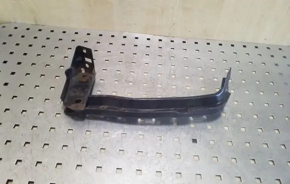Honda CR-V Headlight/headlamp mounting bracket