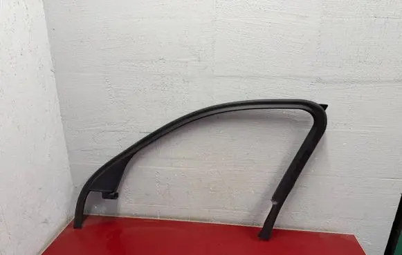 BMW X1 U11 Front door glass trim molding 9423218 51419423218