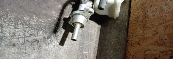 Opel Vivaro Master brake cylinder 32067008C