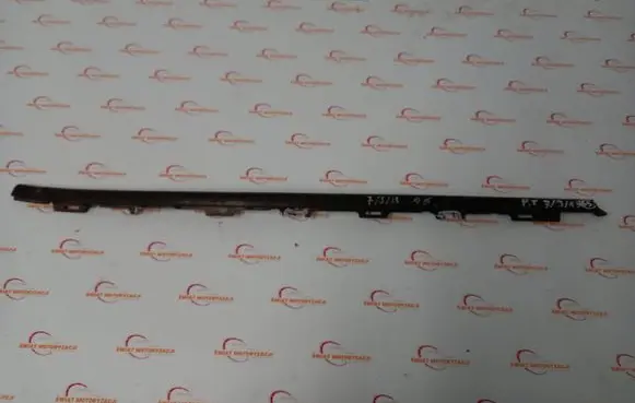 Peugeot 2008 I Rear door windshield rail 