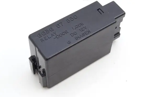 Mazda 626 Door central lock control unit/module GG3G67830