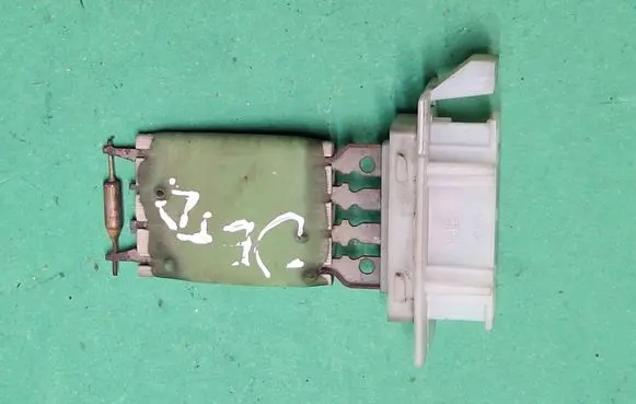 Volkswagen Jetta V Heater blower motor/fan resistor