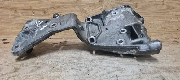 Volvo V70 Generator/alternator bracket 31258329