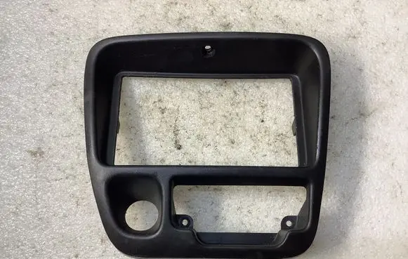 Suzuki Grand Vitara I Radio/GPS head unit trim 65D10
