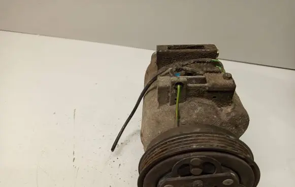 Volkswagen PASSAT B5 Air conditioning (A/C) compressor (pump) 8D0260805D