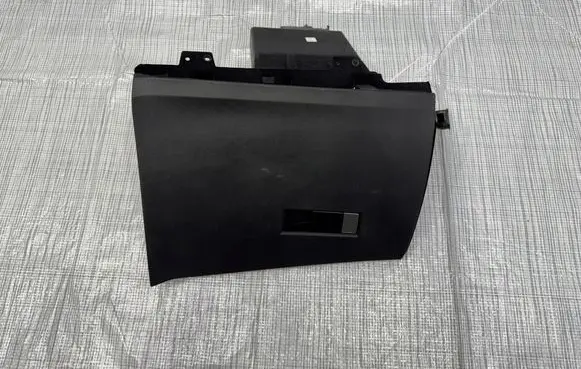 Citroen DS7 Crossback Glove box