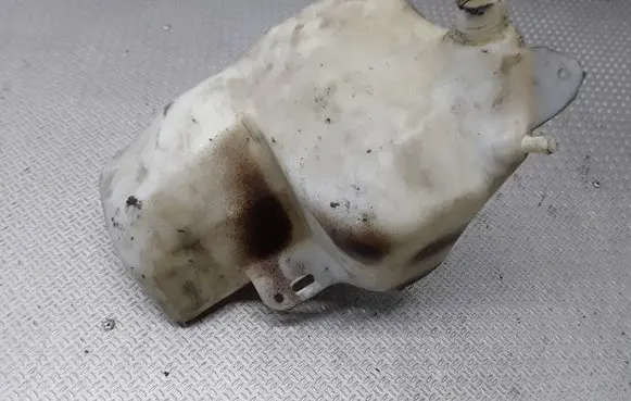 Windshield washer fluid reservoir/tank