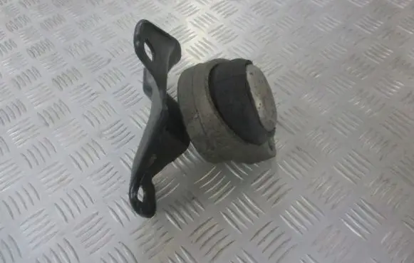 Ford Mondeo Mk III Engine mounting bracket