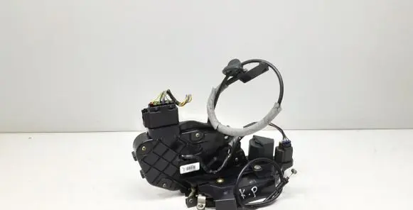 Volvo S80 Front door lock 30753680