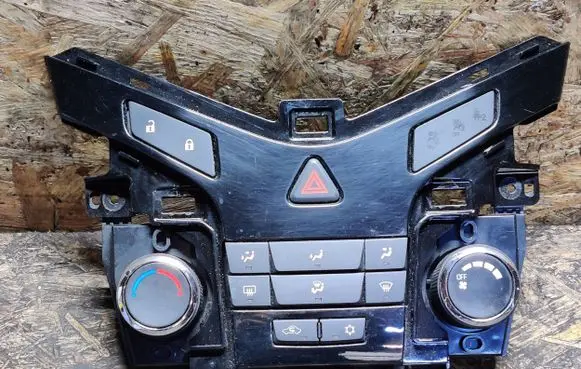Chevrolet Cruze Climate control unit 3839278