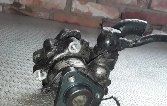 Audi A6 S6 C5 4B Power steering pump 4B0145155R