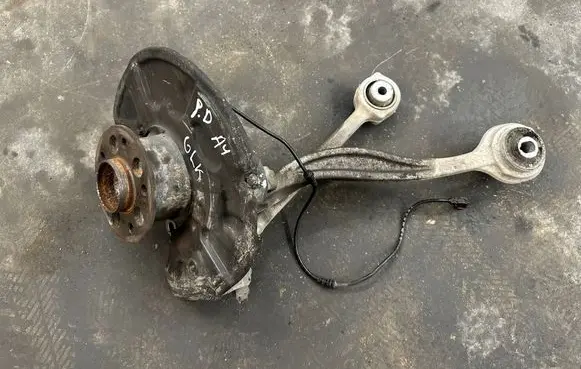 Front wheel hub