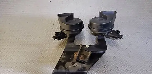 Audi A6 S6 C6 4F Horn signal E9011165