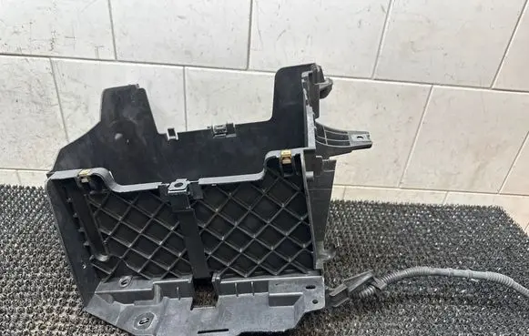 Battery box tray