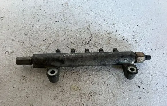 Nissan X-Trail T30 Fuel main line pipe
