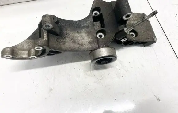Chevrolet Epica Engine mounting bracket