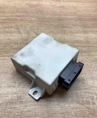 Toyota Avensis T250 Window wiper relay 150696