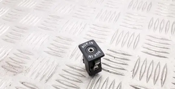 Volkswagen Tiguan AUX in-socket connector 5M0035724