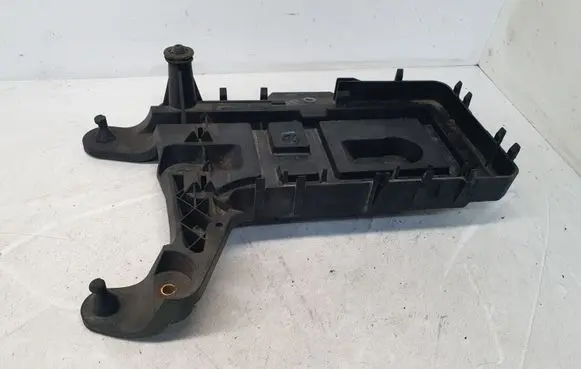 Volkswagen Golf V Battery tray 1KM915333