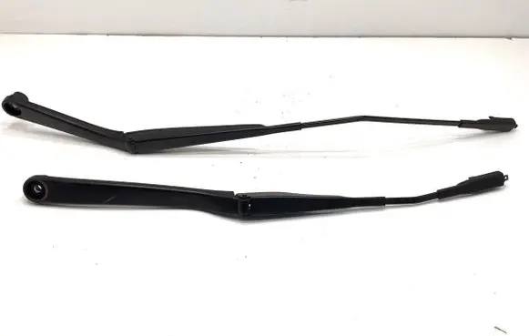 Nissan Juke I F15 Front wiper blade arm 
