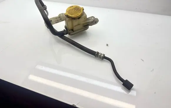 Subaru Outback Brake fluid reservoir 