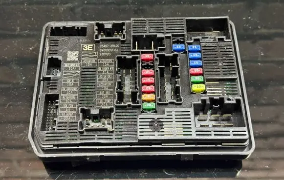 Nissan Qashqai J12 Fuse box set 284B76RA2D 0980002L8L