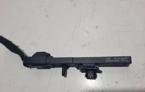 Citroen C4 Grand Picasso Aerial antenna amplifier 9672409080