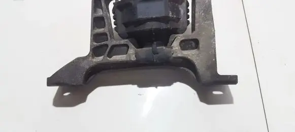 Ford Focus Engine mount bracket 307396