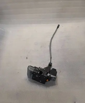 Volvo XC90 Front door lock Z5069906