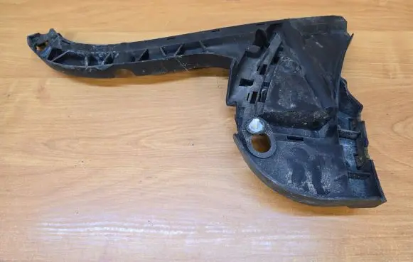 Volvo XC70 Rear bumper mounting bracket 30678703 BP3EA