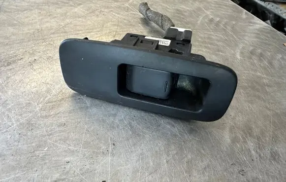 Nissan Qashqai Electric window control switch 25411BR00A