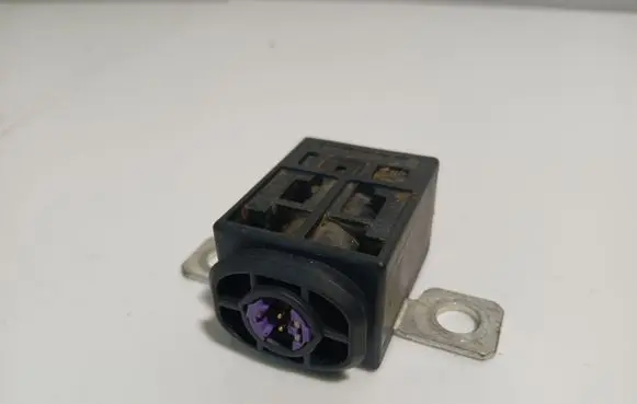 Volkswagen Touareg I Battery relay fuse 4F0915519