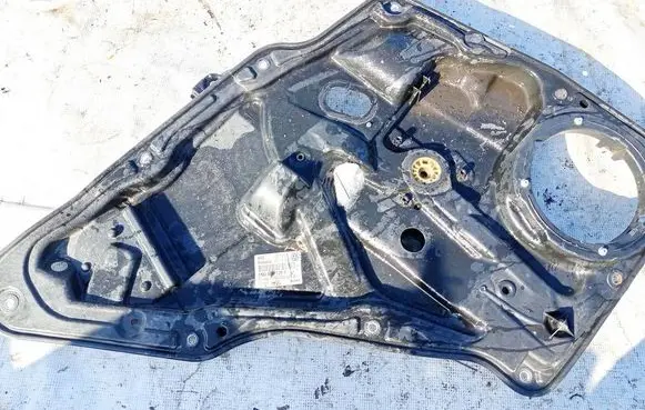Volkswagen Tiguan Front door electric window regulator 5n0839461a