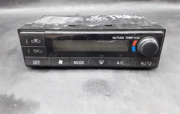 Nissan X-Trail T30 Climate control unit 3J05234700