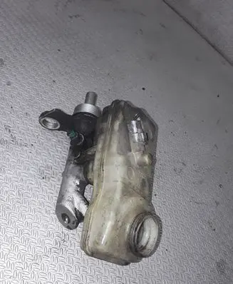 Master brake cylinder