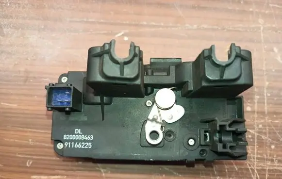 Renault Trafic II (X83) Sliding door lock 8200008463