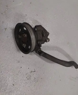 Volkswagen PASSAT B5.5 Power steering pump 3B0145177