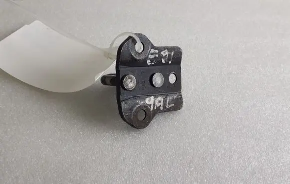 BMW 3 E90 E91 Rear door lock loop/hook striker 140307