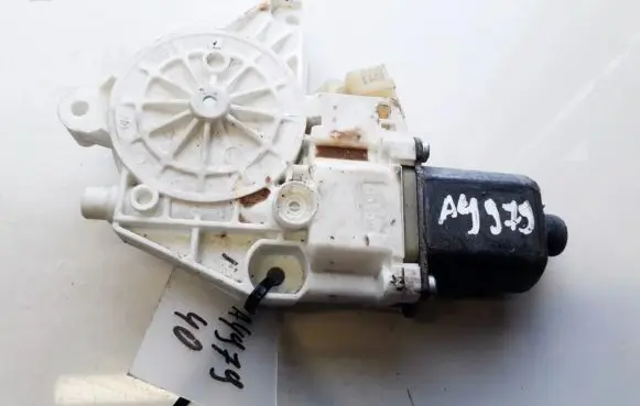 Mercedes-Benz C AMG W204 Rear door window regulator motor A2048200642 0130822443