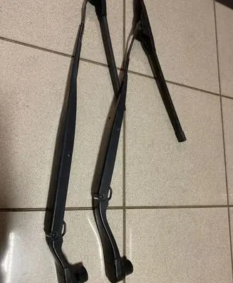 Dodge Durango Front wiper blade arm