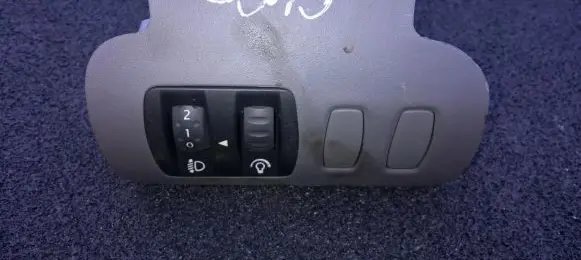 Renault Scenic II - Grand scenic II Headlight level height control switch