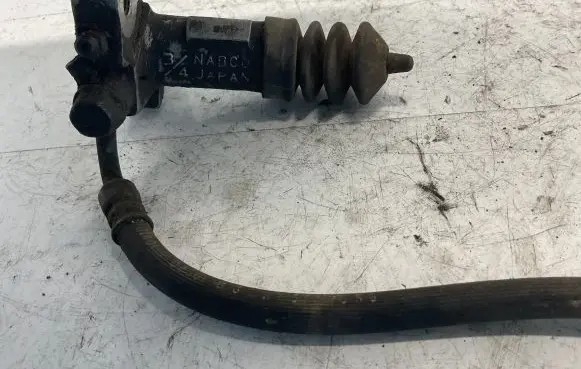 Toyota Avensis T220 Clutch slave cylinder 