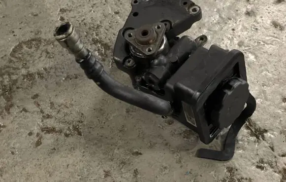 BMW X5 E53 Power steering pump 6762279 7692974532