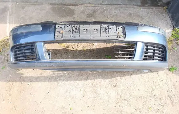 Volkswagen Golf V Front bumper