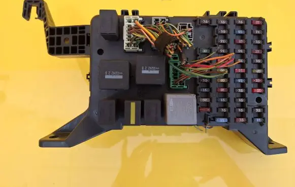 Ford Mondeo Mk III Fuse box set 4S7T-14A073-AA